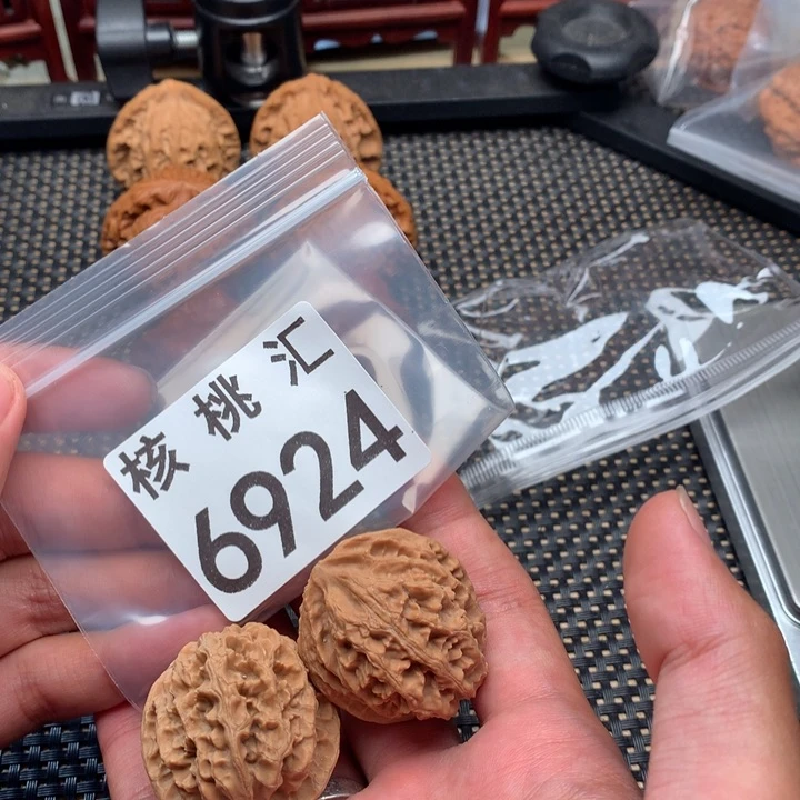 文玩核桃吊坠苹果