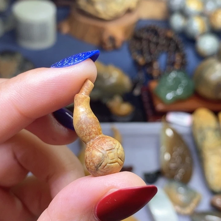 岫岩河磨玉（透闪石质玉）葫芦未镶嵌