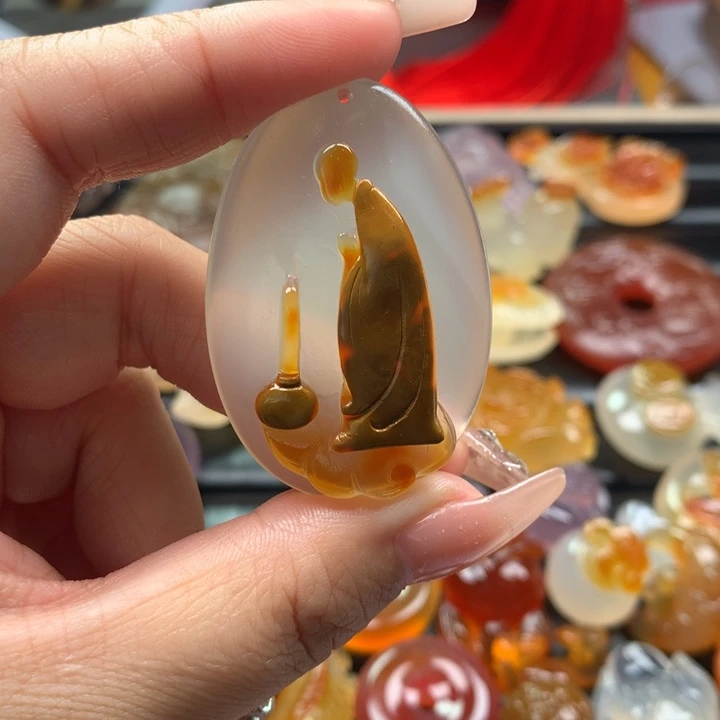 玛瑙/玉髓颈饰未镶嵌好***?