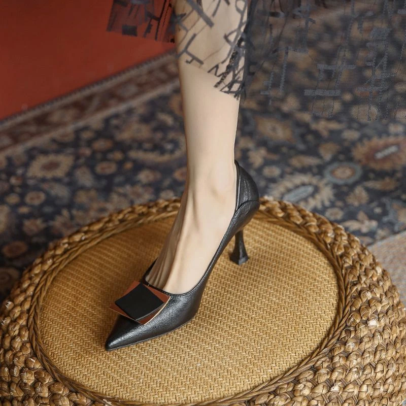2025尖头法式高跟鞋女气质软皮不磨脚尖头黑色细跟单鞋女春秋新款