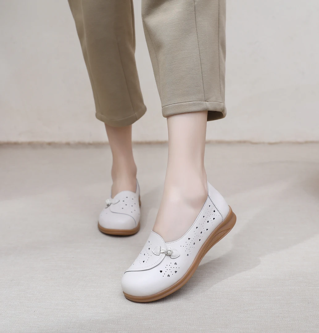 中老年妈妈鞋2025春新款真皮女民族风凉鞋防滑软底软面闰月孝心鞋