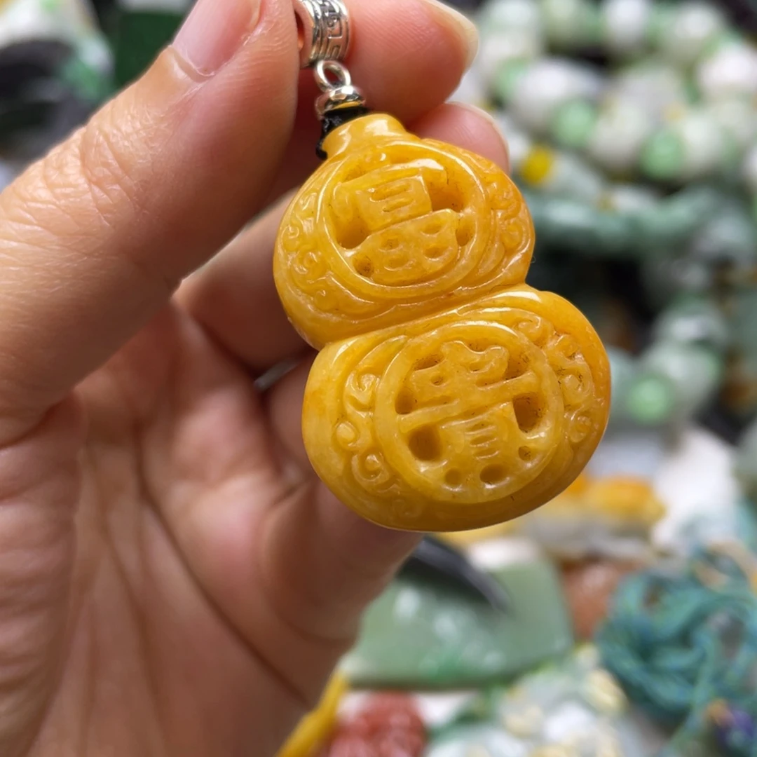 翡翠颈饰未镶嵌牌子