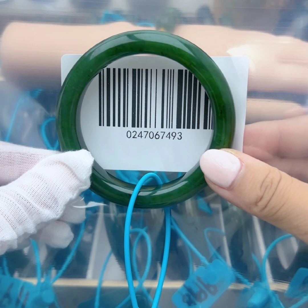 和田玉手镯未镶嵌微瑕57