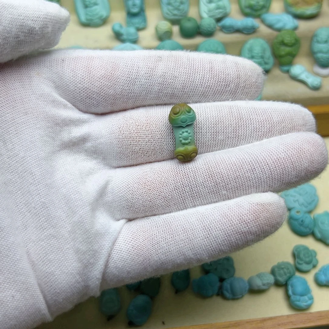 未镶嵌绿松石颈饰