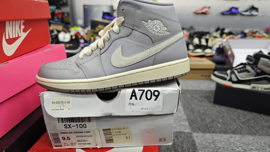 nike aj1 灰白 41码 全新原盒 11.26 guai A709