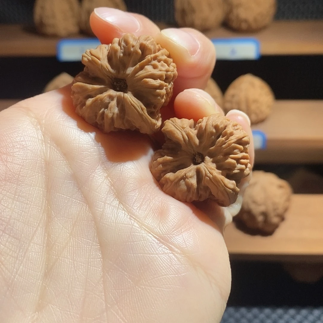 文玩核桃吊坠三角南疆石29尺寸