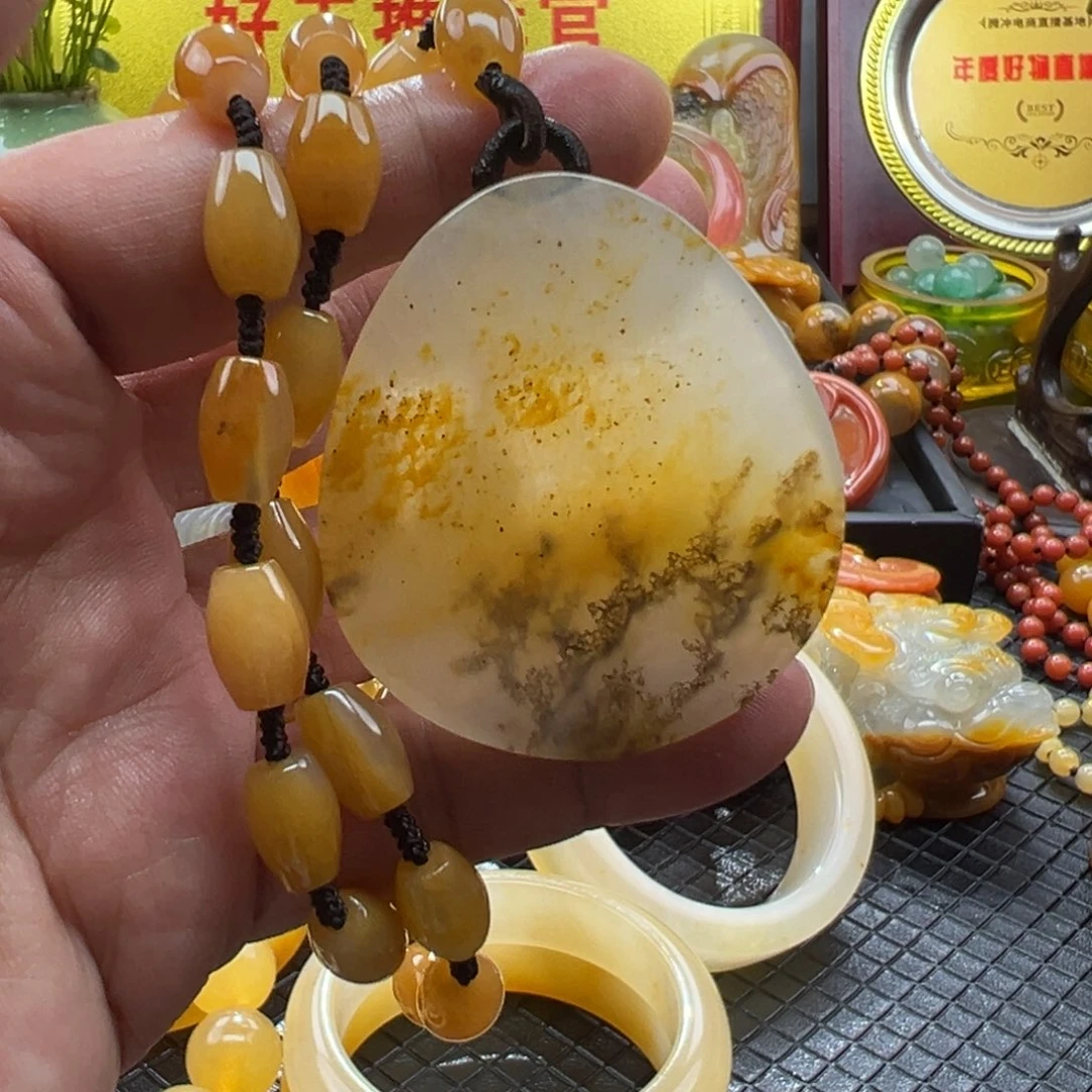颈饰未镶嵌石英质玉