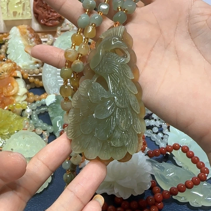 合金蛇纹石玉吊坠