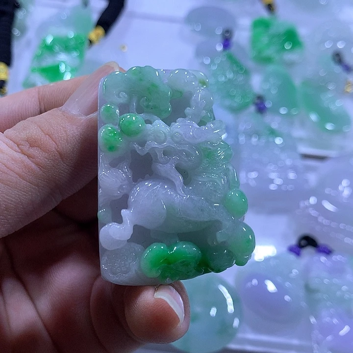 翡翠未镶嵌颈饰天然翡翠A货吊坠