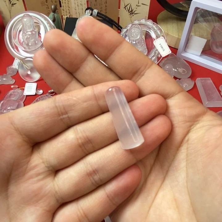 颈饰未镶嵌石英质玉