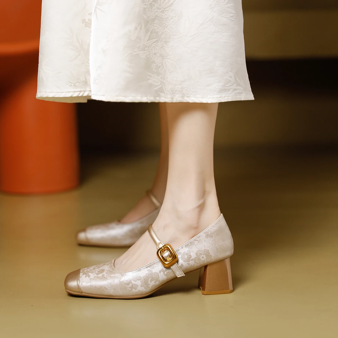 国风鞋子女款爆款2025新款百搭小众鞋子粗跟气质玛丽珍女鞋高跟鞋
