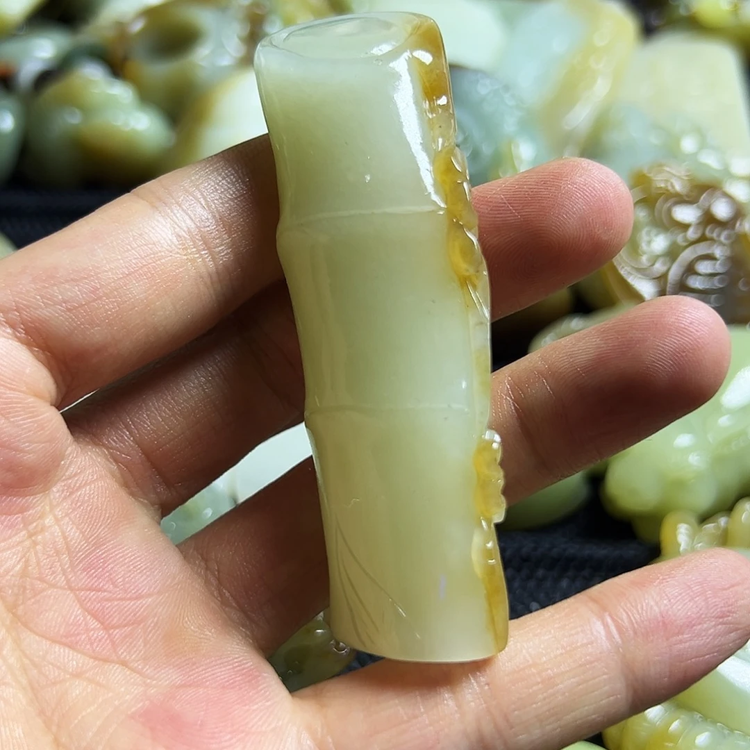 蒋***兴吊坠(不含链)未镶嵌和田玉