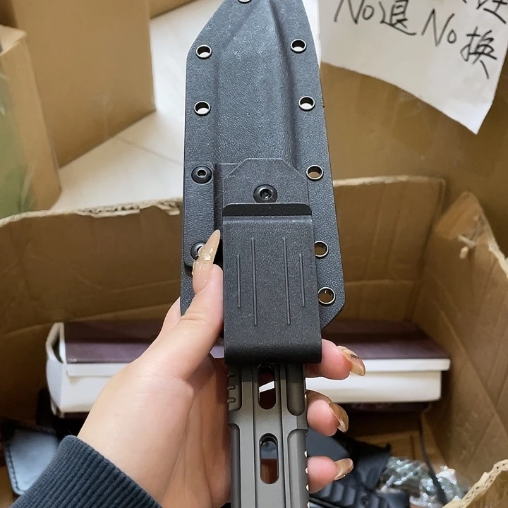 不锈钢机甲猎人。