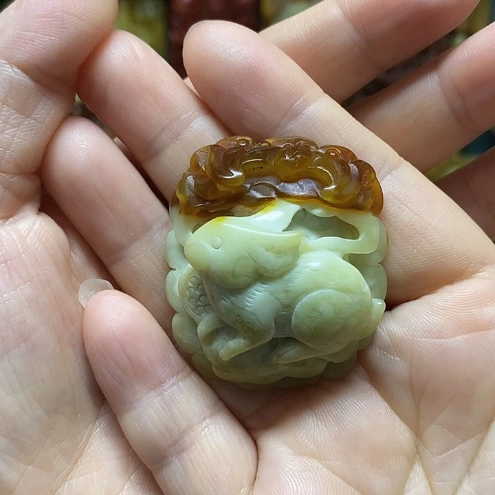 岫玉未镶嵌吊坠(赠链)