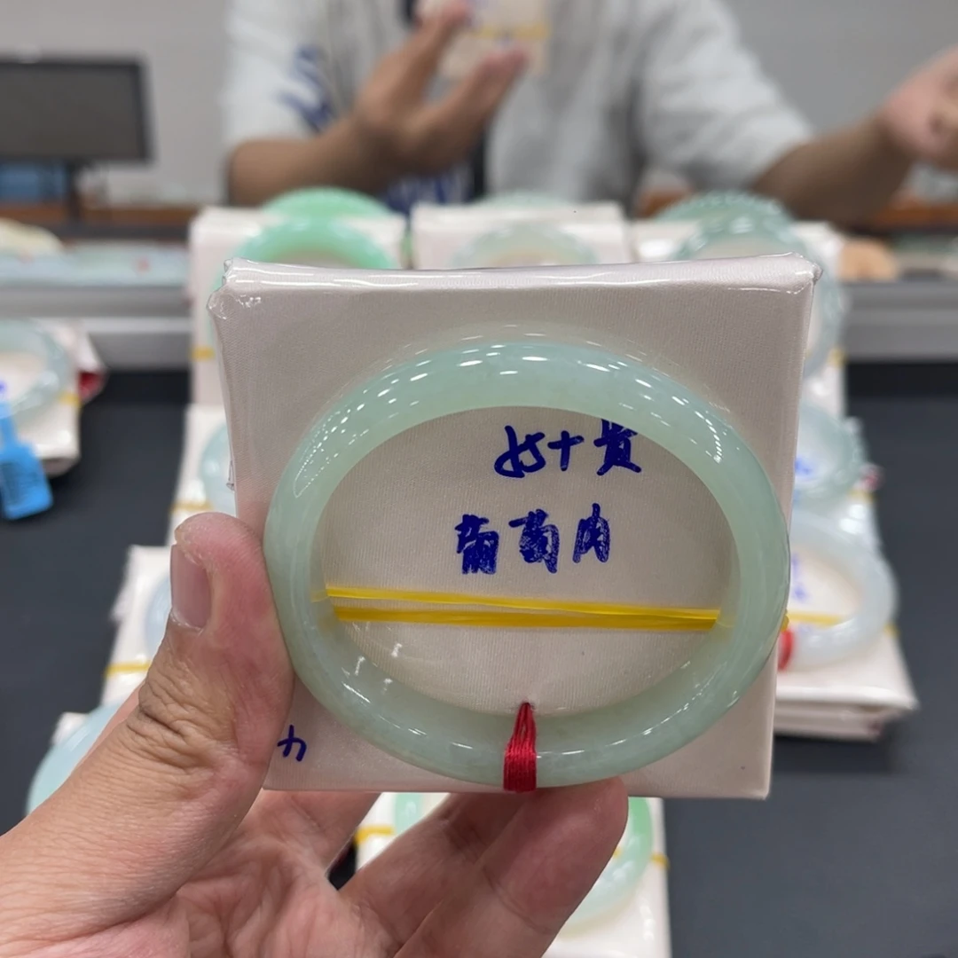 翡翠未镶嵌手镯缅甸翡翠