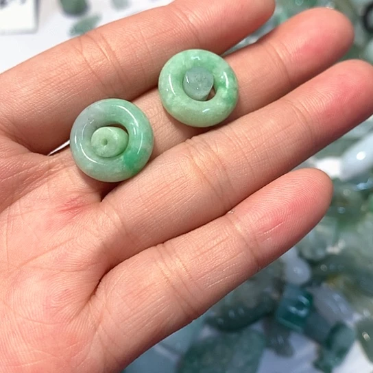 翡翠未镶嵌颈饰吊坠