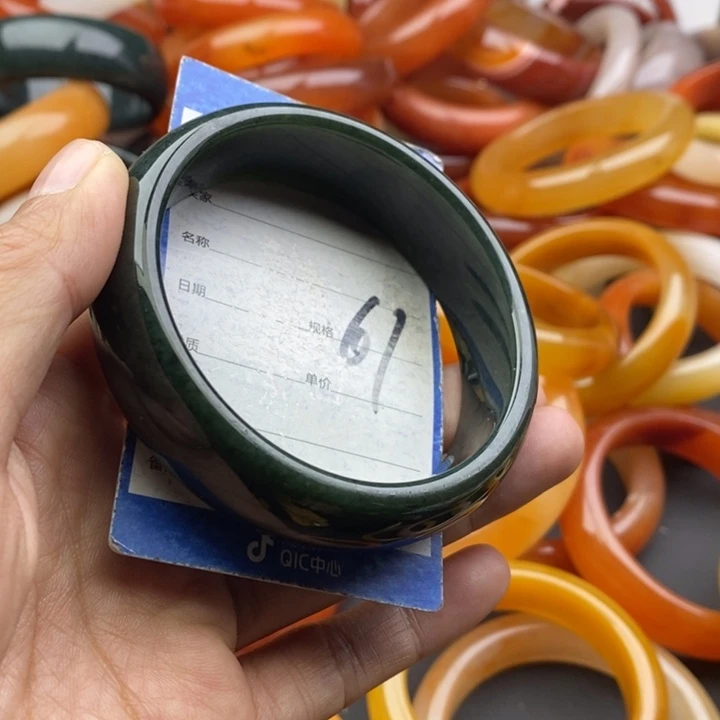 未镶嵌手镯石英质玉