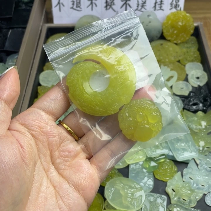 本***花蛇纹石玉未镶嵌颈饰