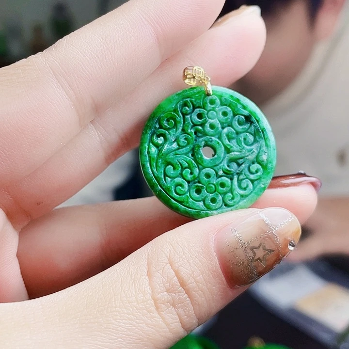 翡翠18K金镶嵌颈饰多样性