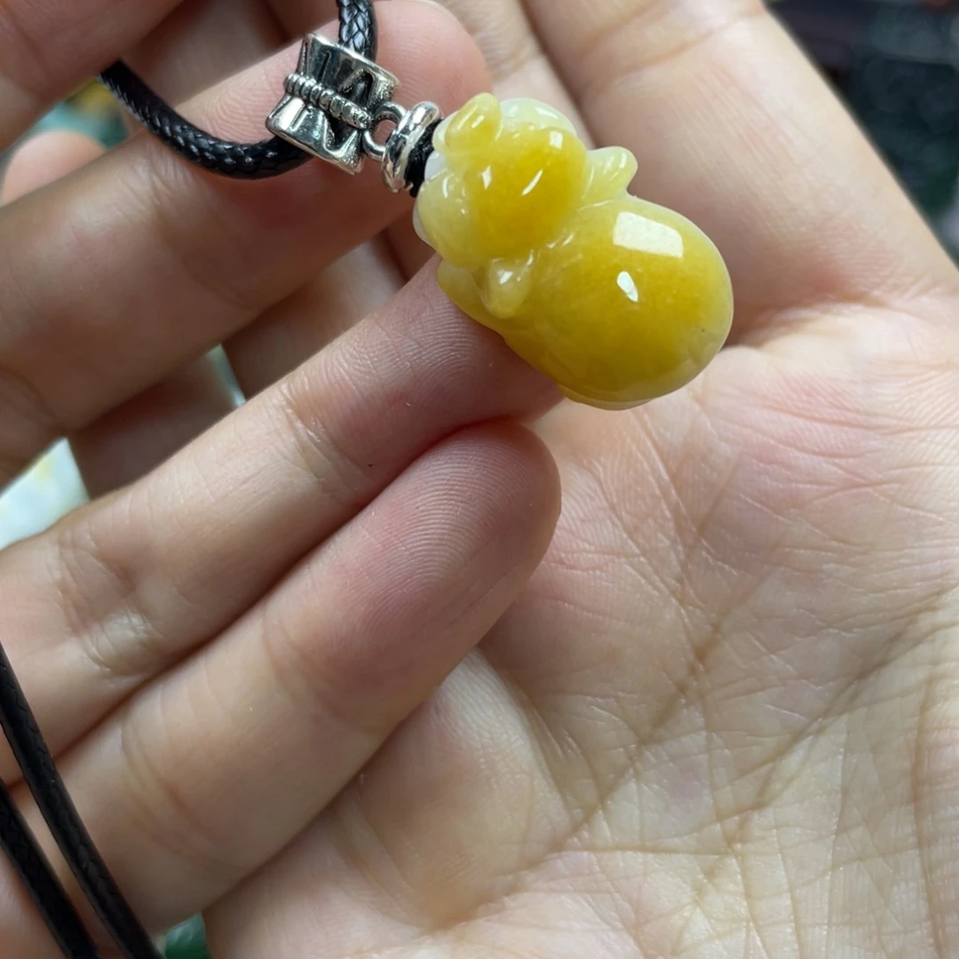 翡翠未镶嵌颈饰牌子