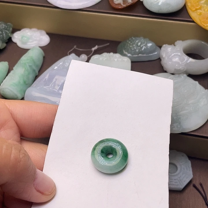 定制翡翠未镶嵌翡翠吊坠