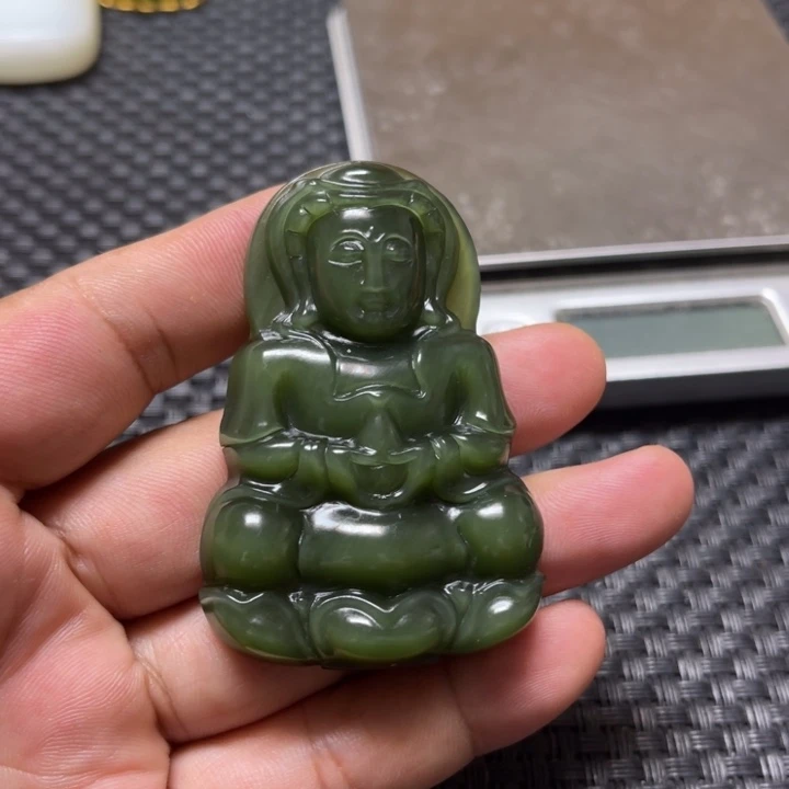 颈饰未镶嵌和田玉（碧玉）