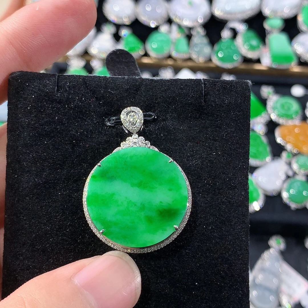 翡翠18K金镶嵌颈饰