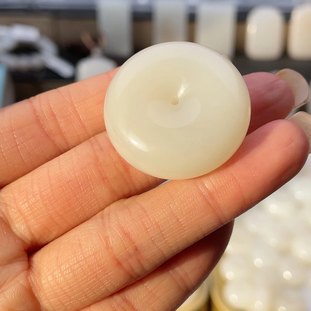 S***N和田玉未镶嵌颈饰