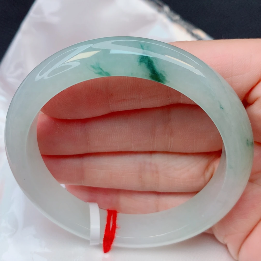 翡翠未镶嵌手镯55圈 糯冰绿底飘绿花有纹