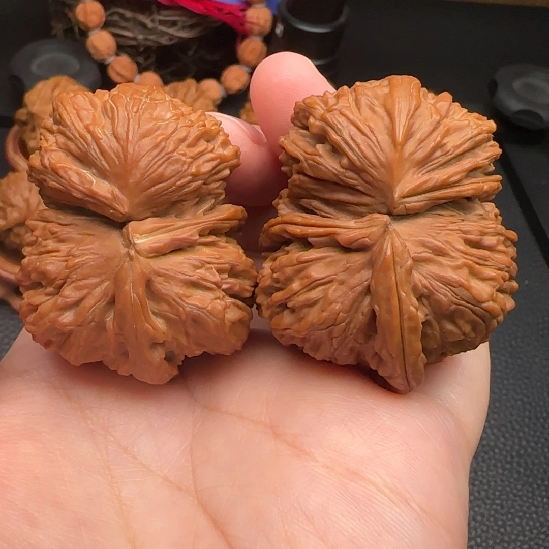 文玩核桃把件白狮子连体犀牛小鸟全品46
