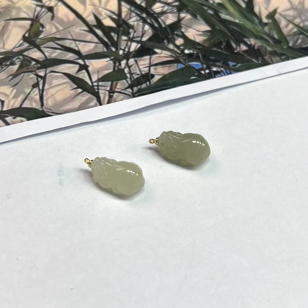 【小宝珠宝】16 T82495-和田玉吊坠-多样性发一件-18*11*8mm