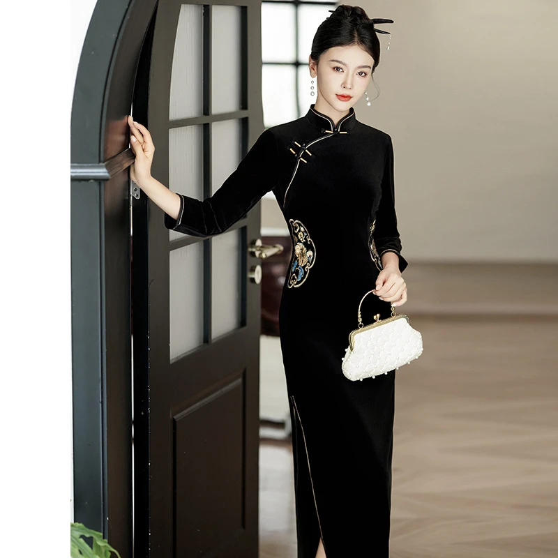 旗袍2025新款高端修身黑色丝绒改良年轻款妈妈早春微胖遮肚子显瘦