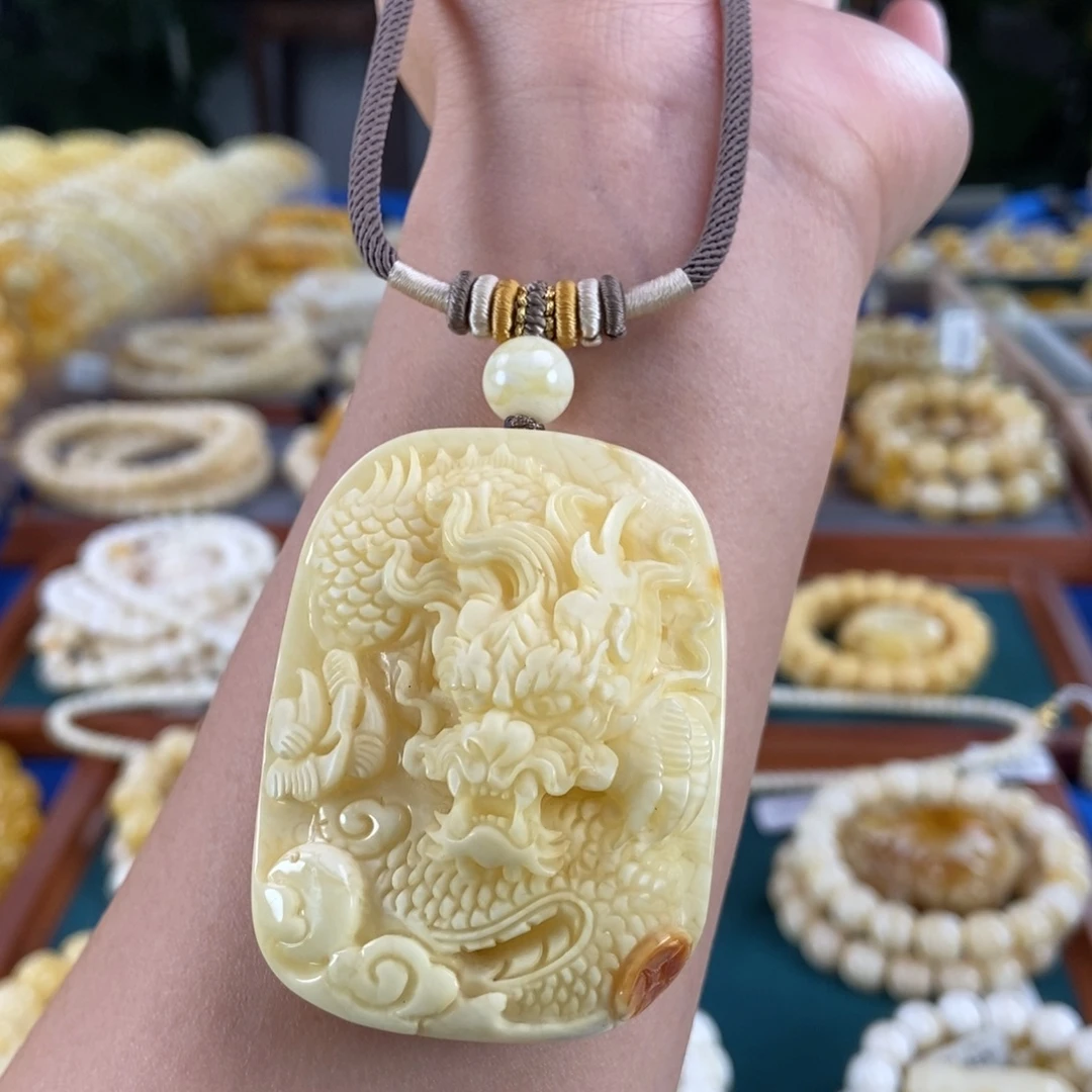 琥珀未镶嵌珠宝奇石35.98白蜡龙牌吊坠
