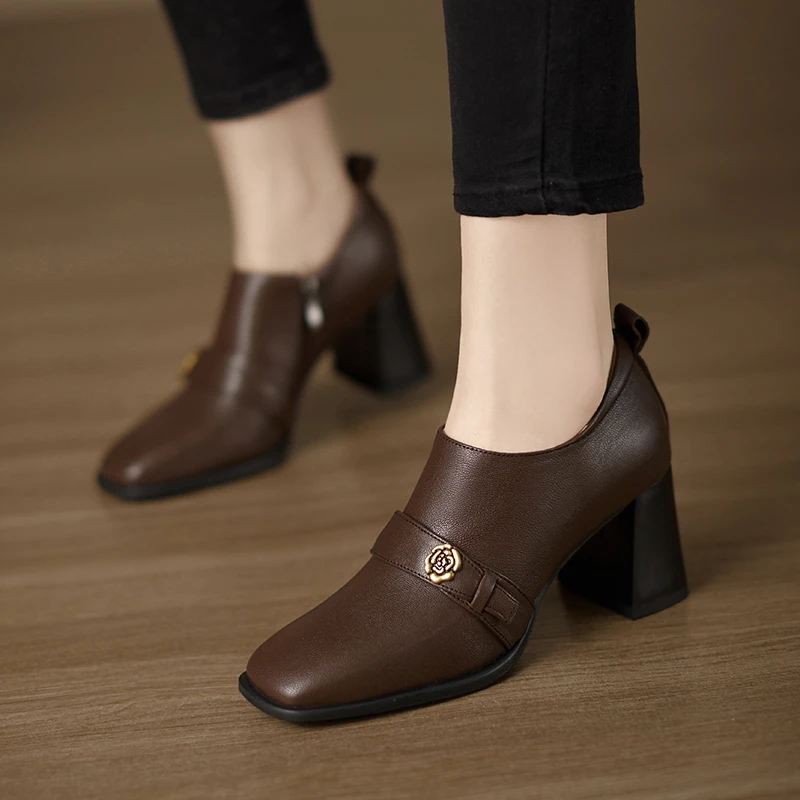 修悦手工女鞋7CM小个子粗跟高跟鞋女春季新款深口单鞋棕色小皮鞋