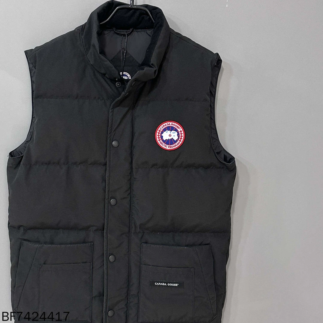 99新 CANADA GOOSE 黑色徽标羽绒马甲 Canada Goose /s码/24417