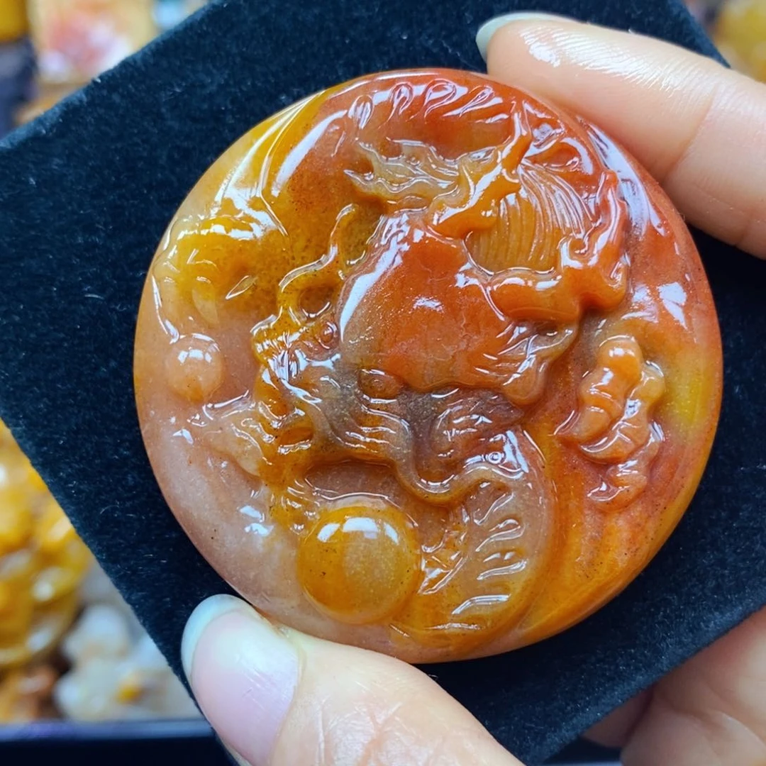 未镶嵌石英质玉（黄龙玉）颈饰