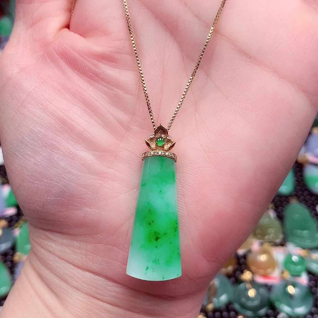 翡翠18K金镶嵌颈饰