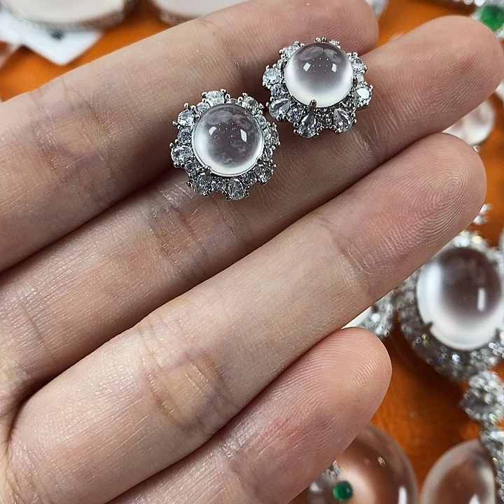 石英质玉合金颈饰