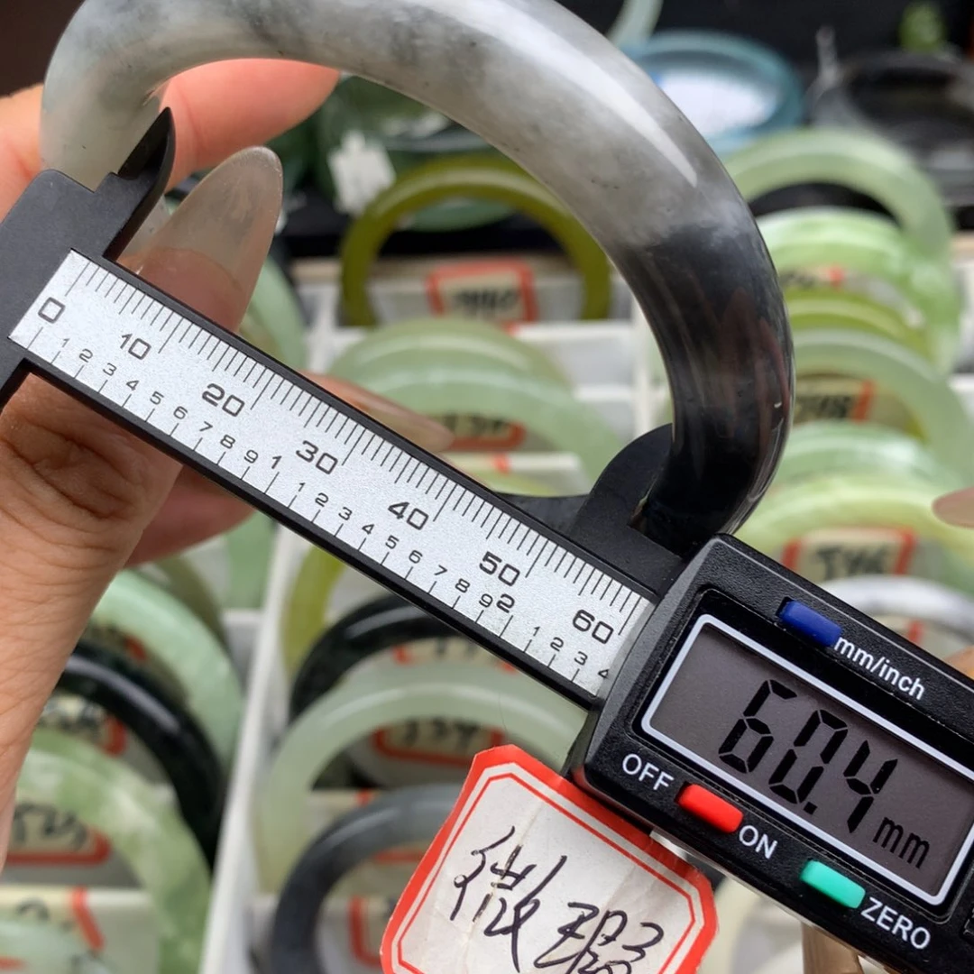 蛇纹石玉未镶嵌手镯939