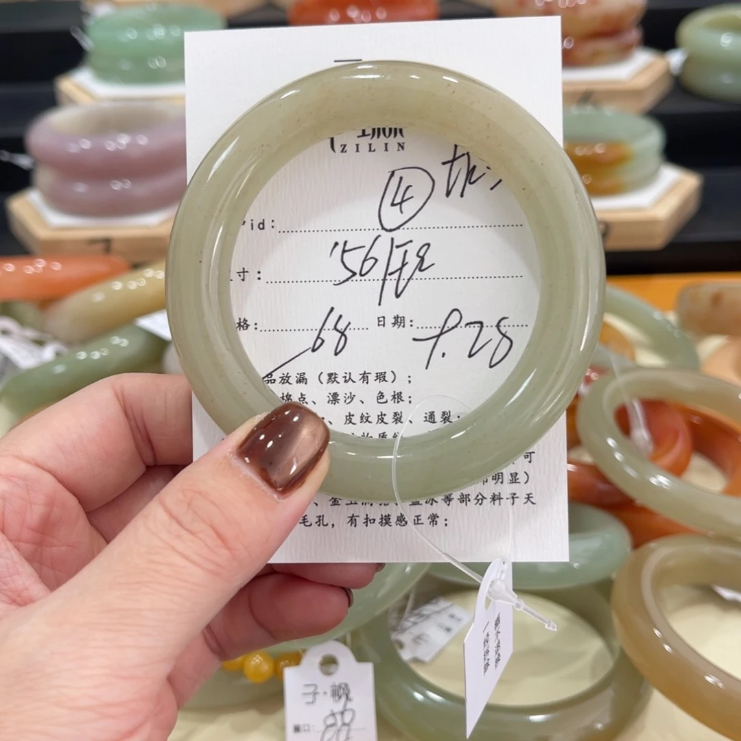 未镶嵌手镯石英质玉