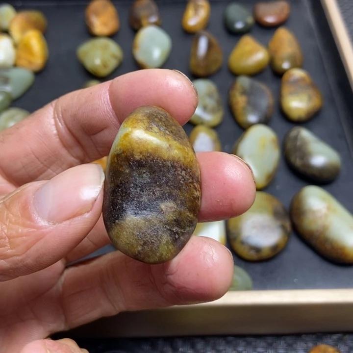 老***活和田玉（糖玉）未镶嵌珠宝奇石