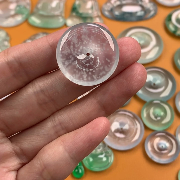 翡翠未镶嵌颈饰….