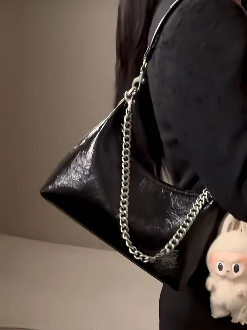 2025 街头潮流水桶包斜挎包休闲肩包轻奢手拎包潮流气质质感时尚