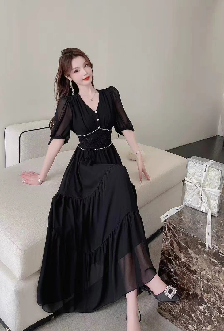 黑色气质V领雪纺连衣裙收腰显瘦设计感中长款海边度假钉珠连衣裙