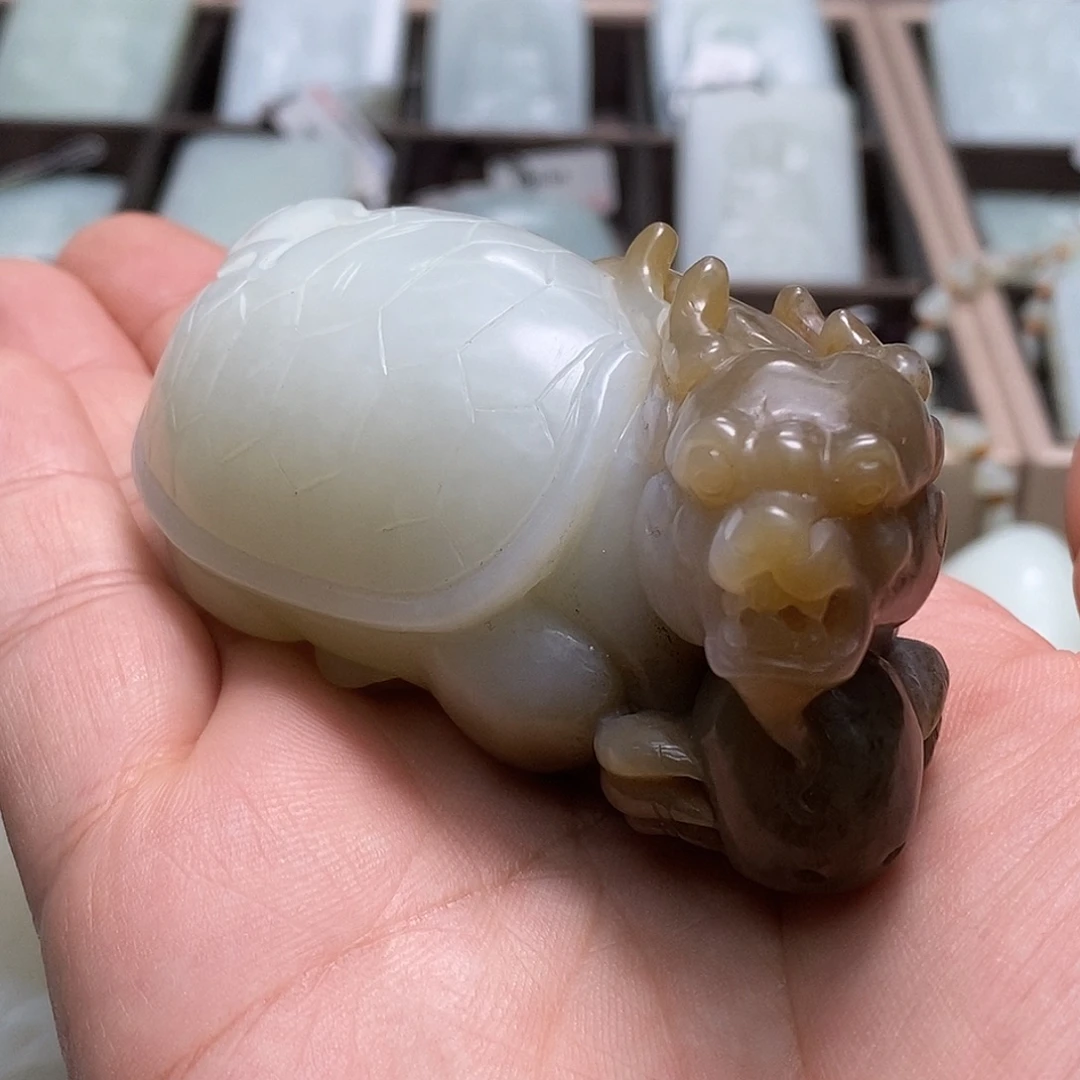 飞***哥未镶嵌和田玉把件