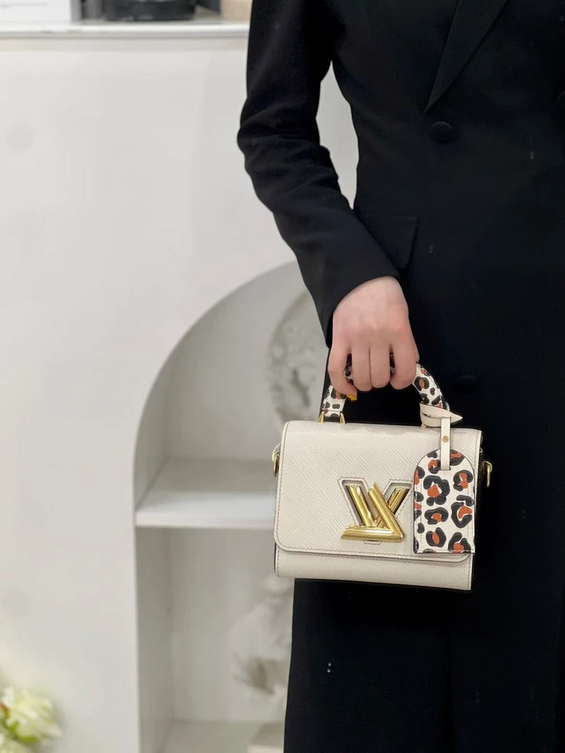 99新 LouisVuitton/路易威登 twist小号豹纹手柄白金单肩包/优品