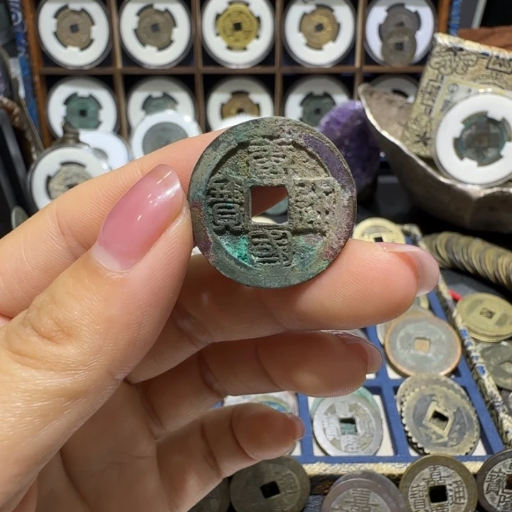 铜现代文创钱币挂件