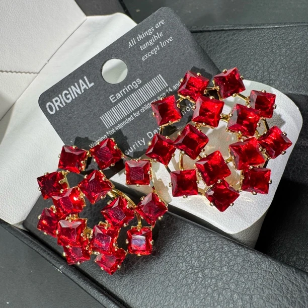 铜合金合成锆石耳饰 红色大款方型钻耳钉精致轻奢气质时尚百搭