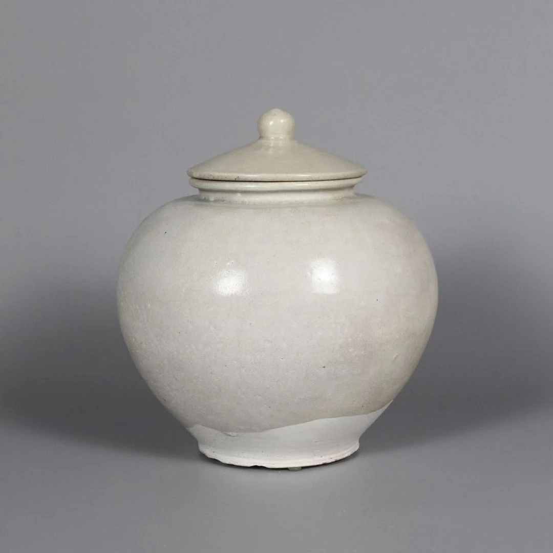 （17）白釉平底盖罐