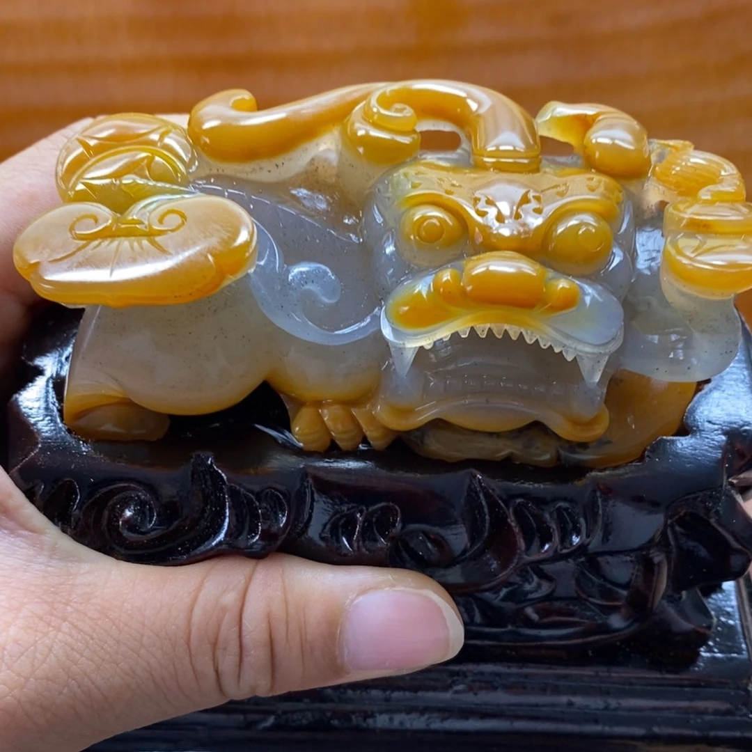 石英质玉（黄龙玉）未镶嵌颈饰飓**袭